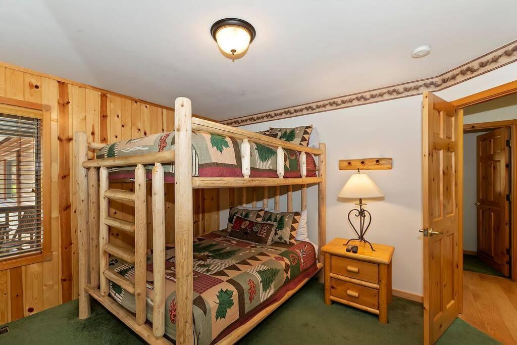 Вилла Teakwood - 3-Br Spa, Fire Pit, Quiet, Ac, Centrally Located Биг Бэар Лейк Экстерьер фото
